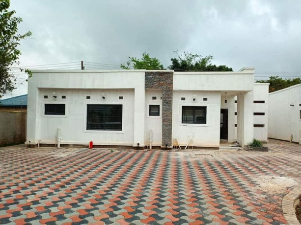 2-bedroom-flat-for-rent-in-chalala-big-6