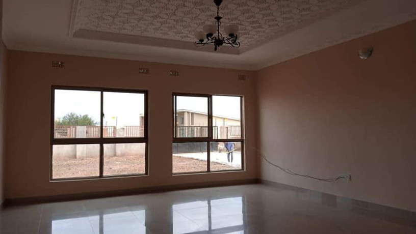 3-bedroom-flat-for-rent-in-chalala-big-7