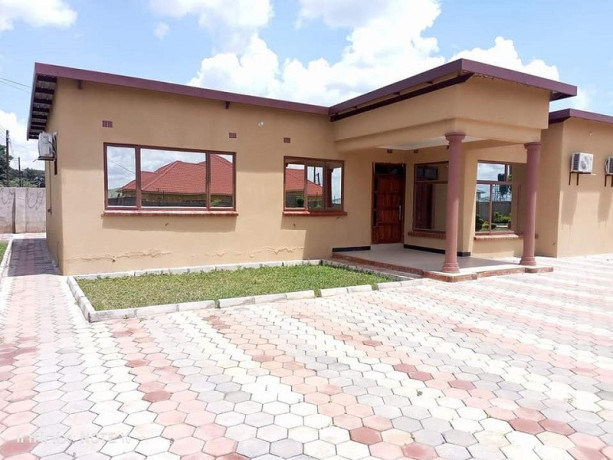 2-bedroom-flat-for-rent-in-lilayi-big-2