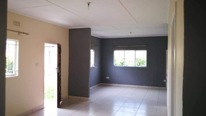 2-bedroom-house-for-rent-in-avondale-big-4