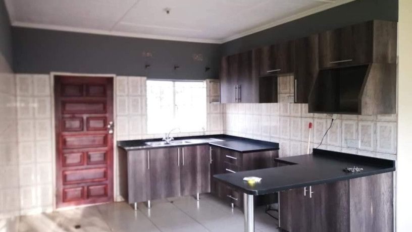 2-bedroom-house-for-rent-in-avondale-big-3