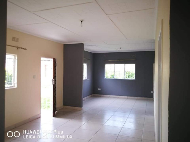 2-bedroom-house-for-rent-in-avondale-big-4