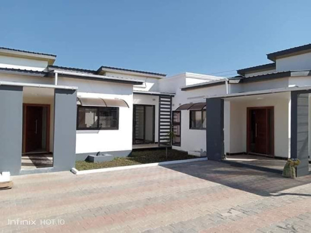 2-bedroom-flat-for-rent-in-chalala-big-8