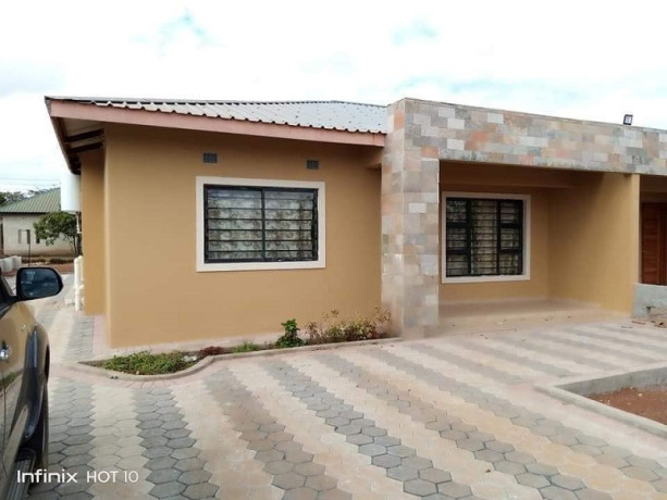 3-bedroom-flat-for-rent-in-chalala-big-4