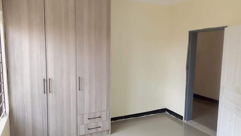 2-bedroom-flat-for-rent-in-chalala-big-3