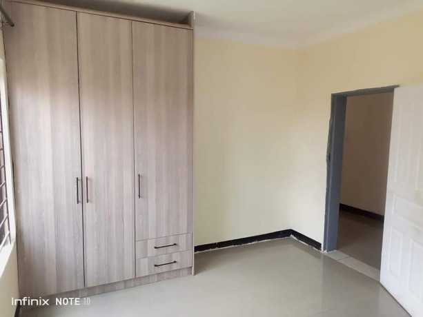 2-bedroom-flat-for-rent-in-chalala-big-3