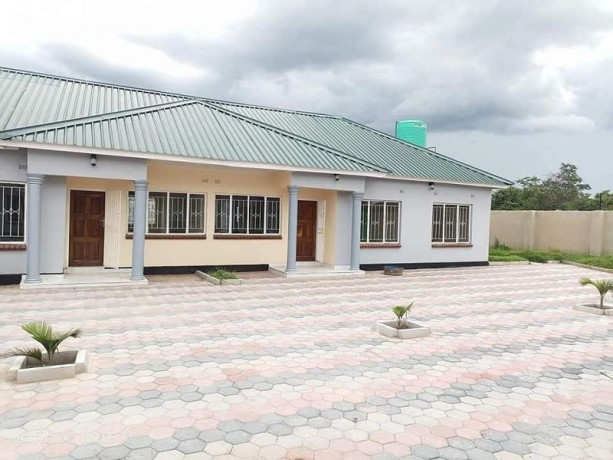 3-bedroom-flat-for-rent-in-chalala-big-3