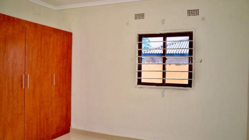 3-bedroom-flat-for-rent-in-kabulonga-big-5