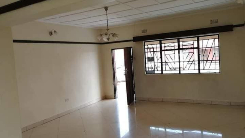 3-bedroom-flat-for-rent-in-chalala-big-4