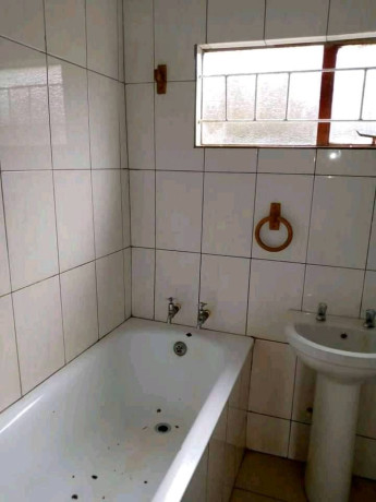 2-bedroom-flat-for-rent-in-chalala-big-3