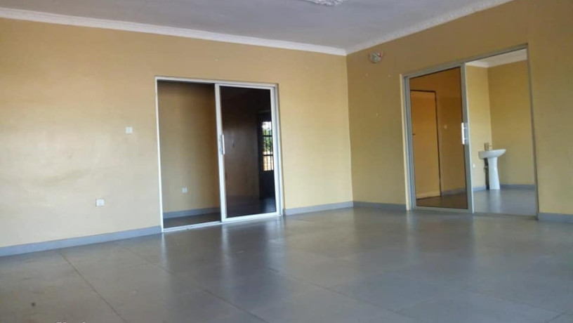 3-bedroom-flat-for-rent-in-chalala-big-2