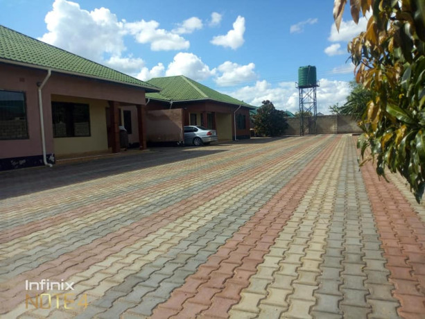 3-bedroom-flat-for-rent-in-chalala-big-1