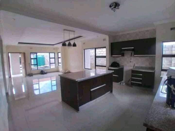 3-bedroom-flat-for-rent-in-makeni-big-2