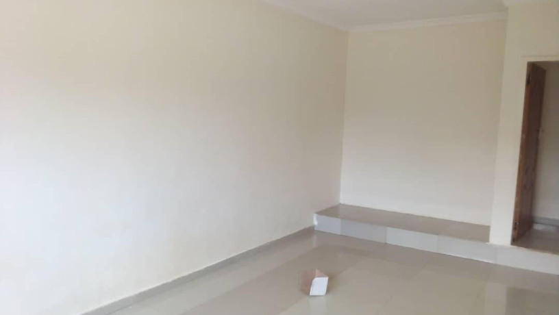 3-bedroom-flat-for-rent-in-chalala-big-3