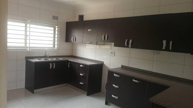 3-bedroom-flat-for-rent-in-lilayi-big-4