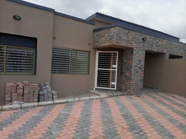 3-bedroom-flat-for-rent-in-lilayi-big-5