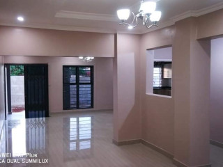 3 Bedroom Flat For Rent in Ibex Hill