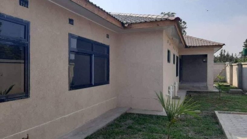 3-bedroom-semi-detached-house-for-rent-in-ibex-hill-big-3