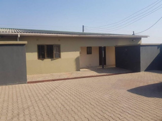 2-bedroom-flat-for-rent-in-roma-park