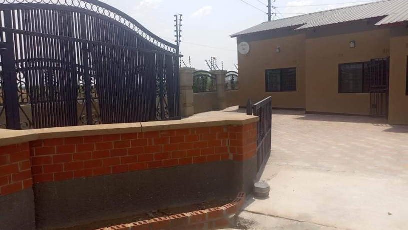 3-bedroom-semi-detached-house-for-rent-in-meanwood-ndeke-big-8