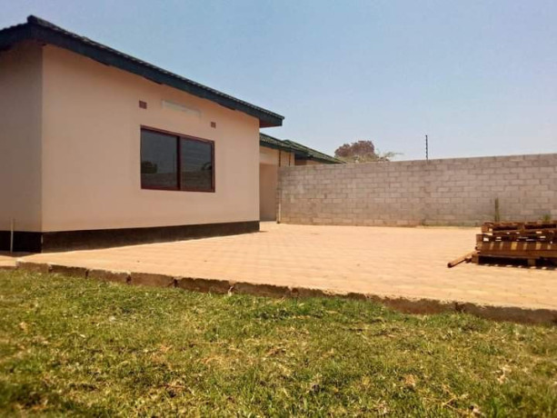 3-bedroom-flat-for-rent-in-lilayi-big-5