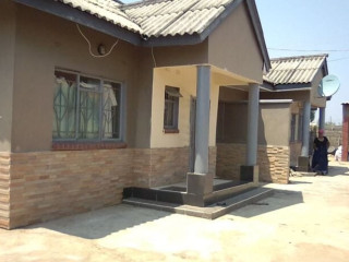 2 Bedroom Flat For Rent in Meanwood Kwamwena