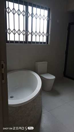 lovely-and-spacious-3-bedroom-flat-for-rent-in-roma-big-2