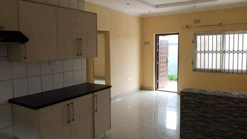 2-bedroom-flat-for-rent-in-kabulonga-big-5