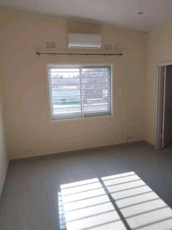 neat-2-bedroom-flat-for-rent-in-olympia-big-2