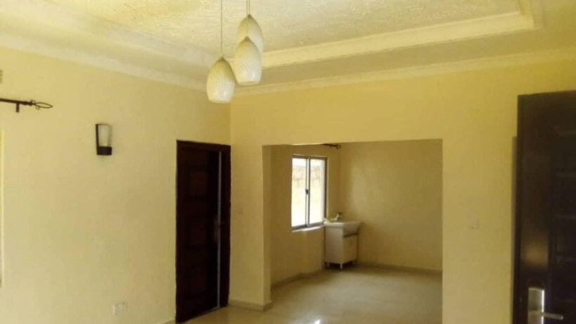 3-bedroom-flat-for-rent-in-rhodespark-big-2