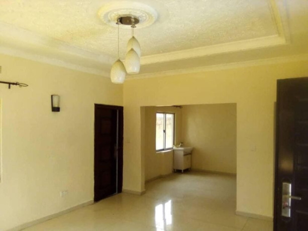 3-bedroom-flat-for-rent-in-rhodespark-big-2