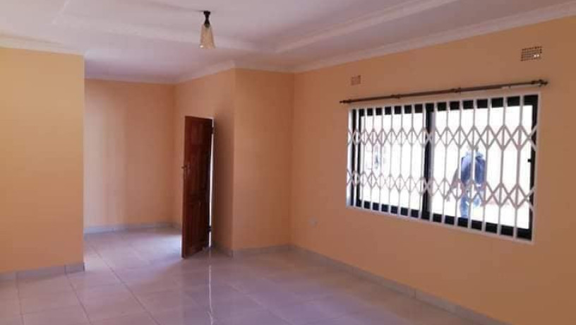 2-bedroom-flat-for-rent-in-chalala-big-5