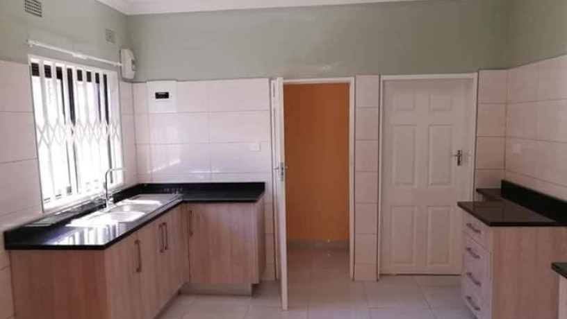 2-bedroom-flat-for-rent-in-chalala-big-3