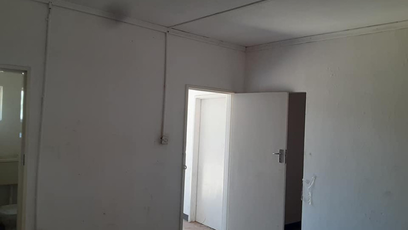 1-bedroom-flat-for-rent-in-olympia-big-3