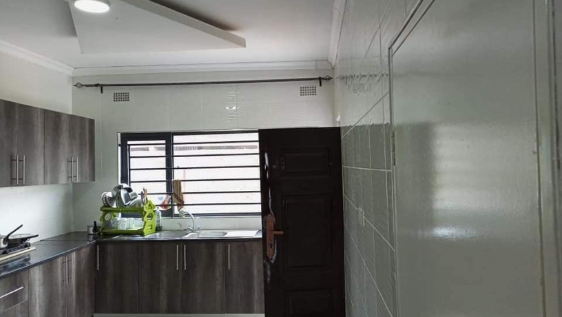 3-bedroom-flat-for-rent-in-chalala-big-4