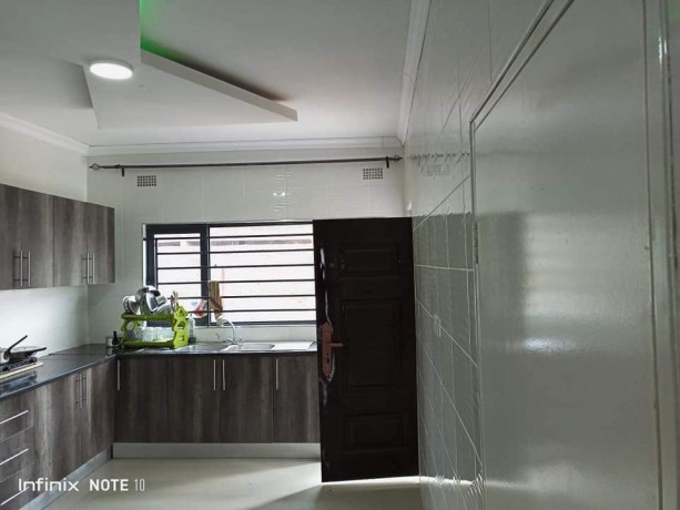3-bedroom-flat-for-rent-in-chalala-big-4