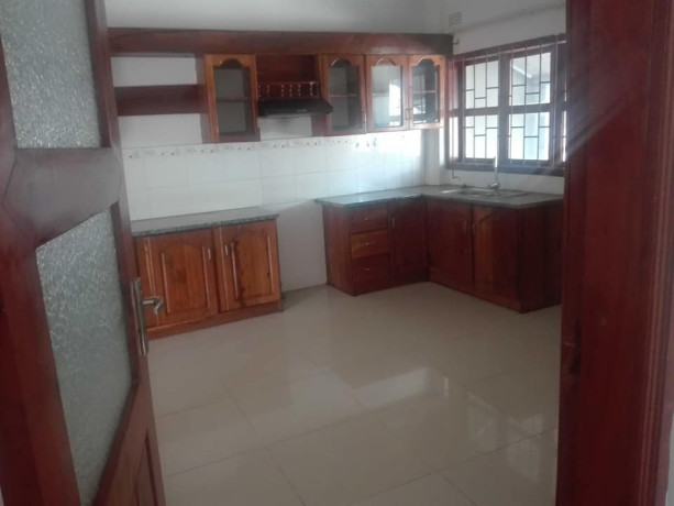 3-bedroom-house-for-rent-in-olympia-big-2