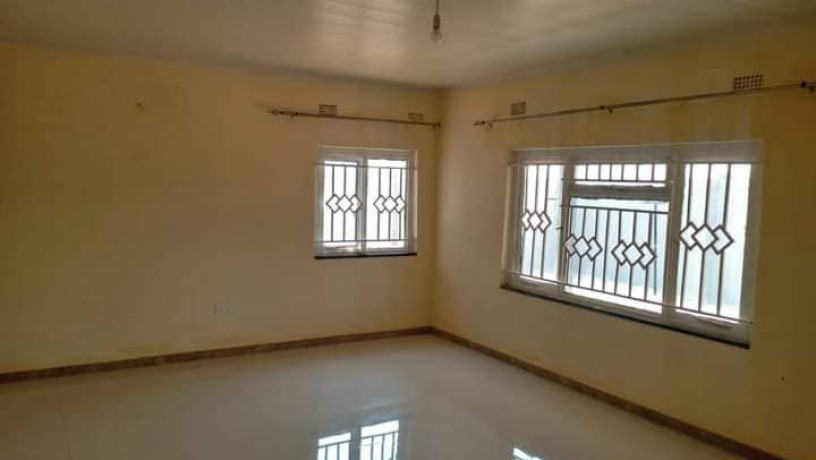 3-bedroom-flat-for-rent-in-chalala-big-7