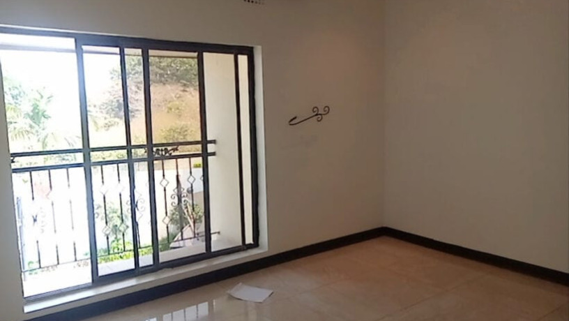 neat-three-bedroom-flat-for-rent-in-ibex-hill-big-7