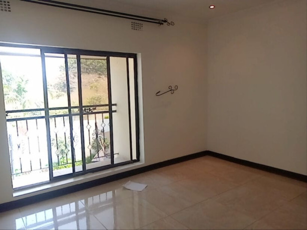 neat-three-bedroom-flat-for-rent-in-ibex-hill-big-7
