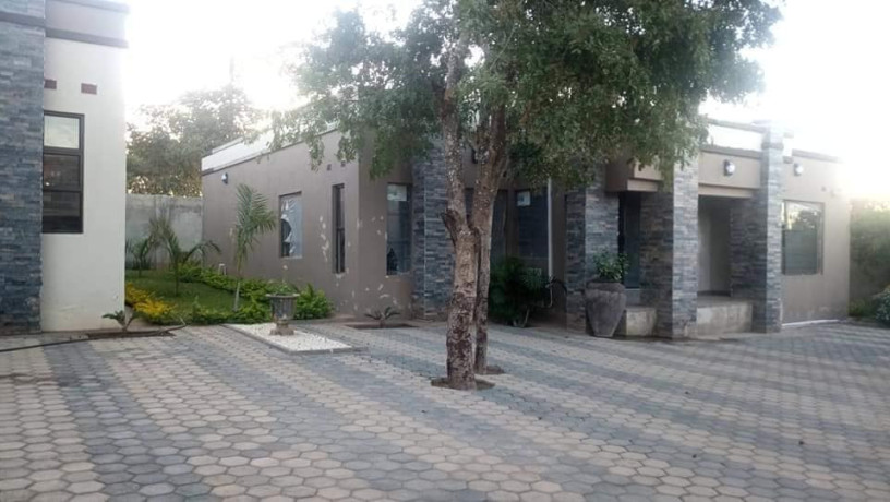 3-bedroom-flat-for-rent-in-ibex-hill-big-5