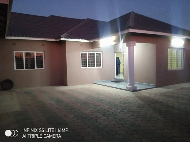 3-bedroom-flat-for-rent-in-chalala-big-7