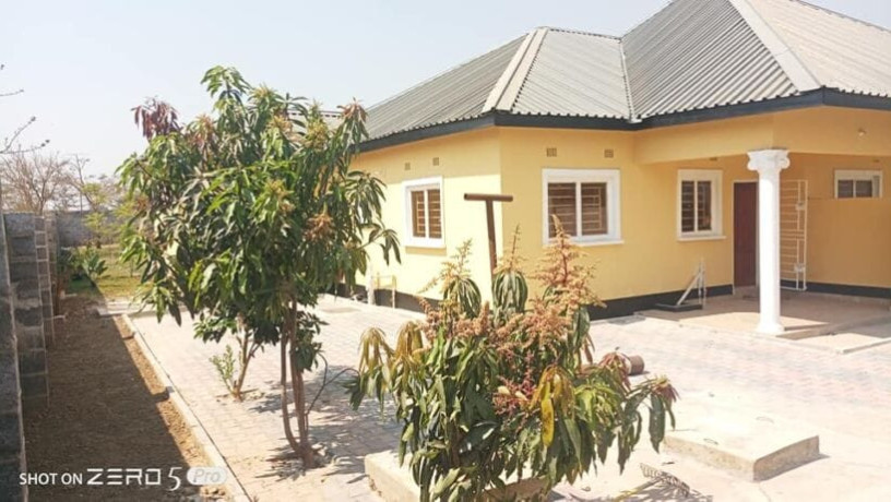 3-bedroom-semi-detached-flat-for-rent-in-meanwood-ndeke-big-4