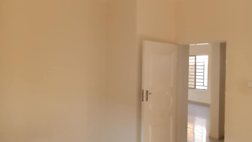 2-bedroom-flat-for-rent-in-chalala-big-4