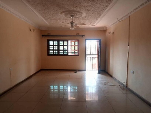 3-bedroom-flat-for-rent-in-chalala-big-4