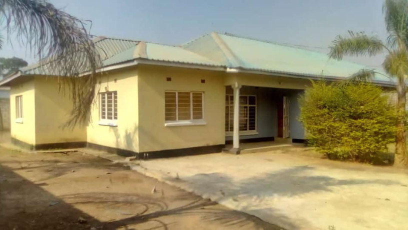 spacious-3-bedroom-standalone-house-for-rent-in-makeni-big-0