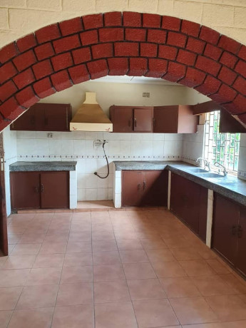 spacious-3-bedroom-flat-in-makeni-big-1