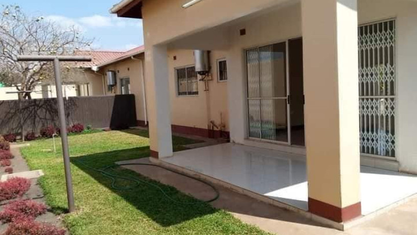 3-bedroom-flat-for-rent-in-chalala-big-4