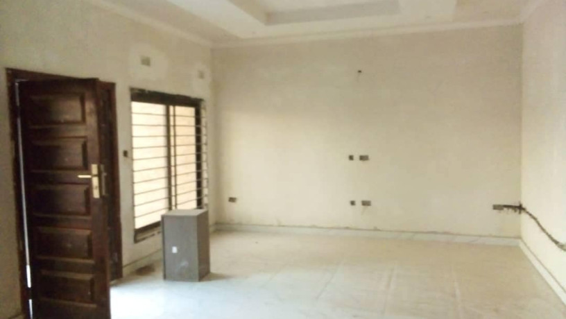 spacious-2-bedroom-flat-for-rent-in-chalala-big-2