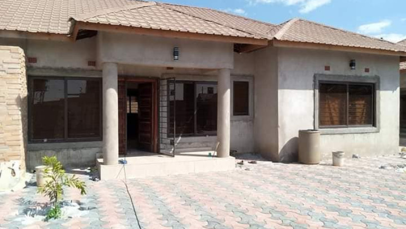 spacious-2-bedroom-flat-for-rent-in-chalala-big-0